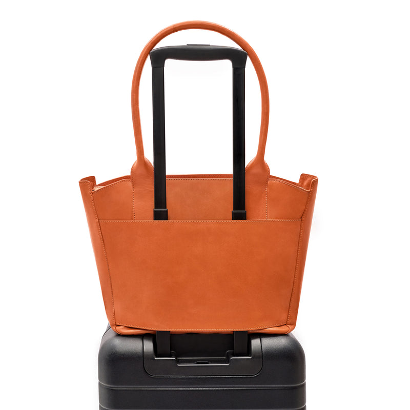 Tote bag in orange croc embossed leather on carry on